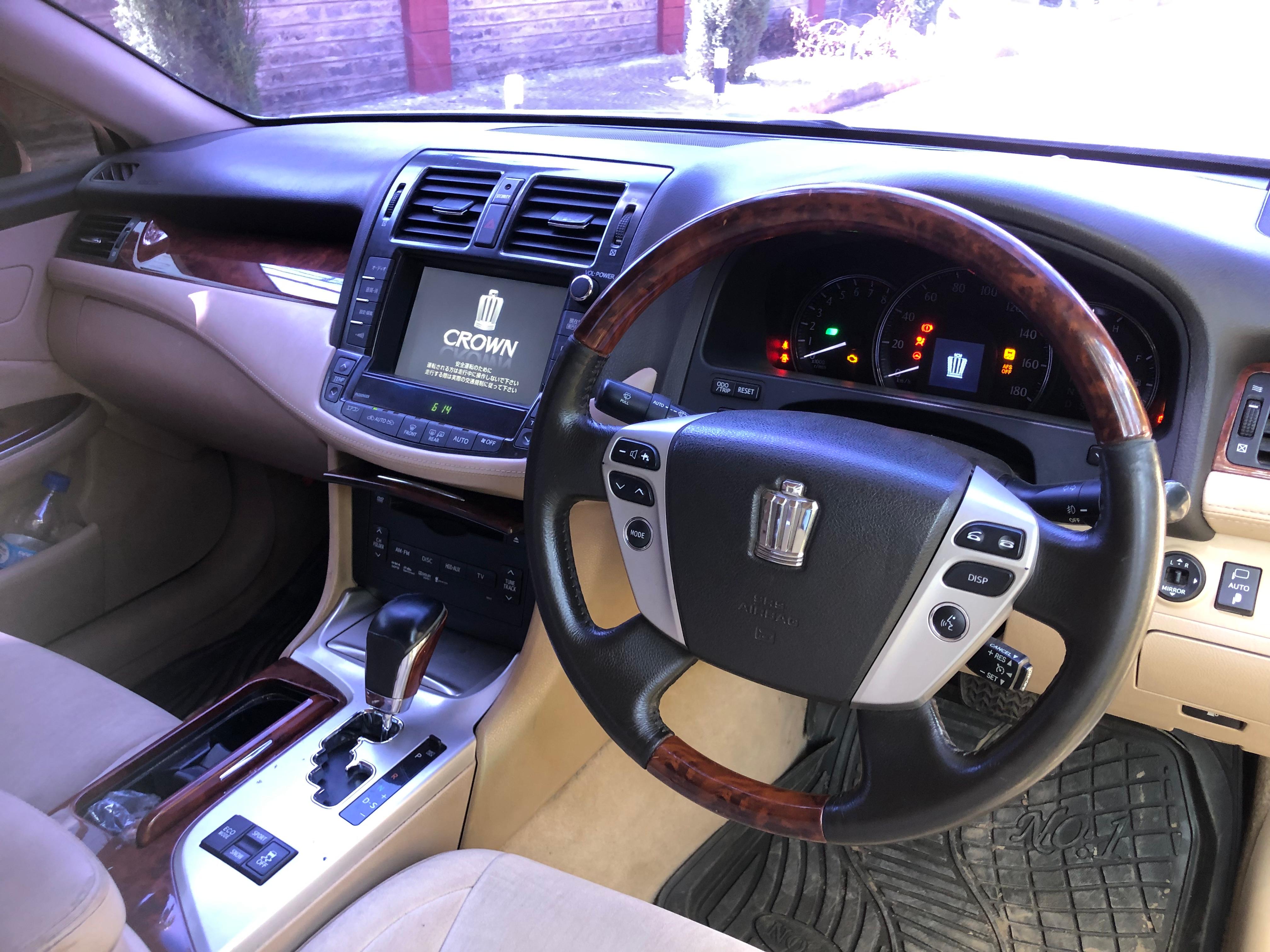 Toyota Crown - Dashboard